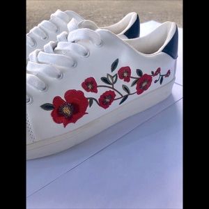 Floral White Sneakers Women’s Size 8.5